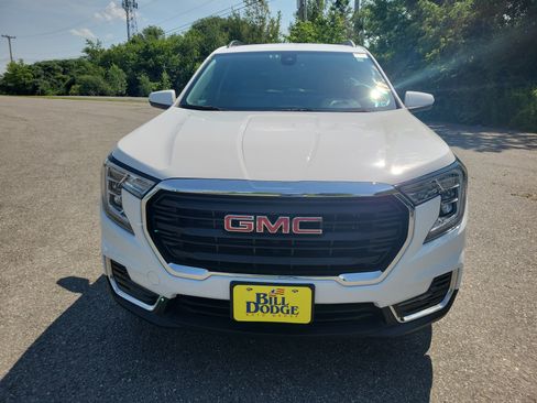 Used 2023 GMC Terrain SLE w/ Driver Convenience Package AWD/4WD image 2