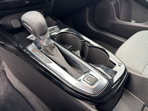 Certified 2025 Chevrolet Trax LT w/ LT Convenience Package image 30