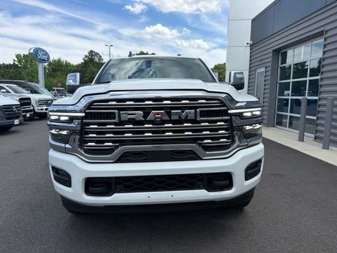 Used 2025 RAM 2500 Limited AWD/4WD image 2