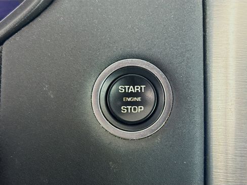 Used 2018 Land Rover Discovery HSE image 21