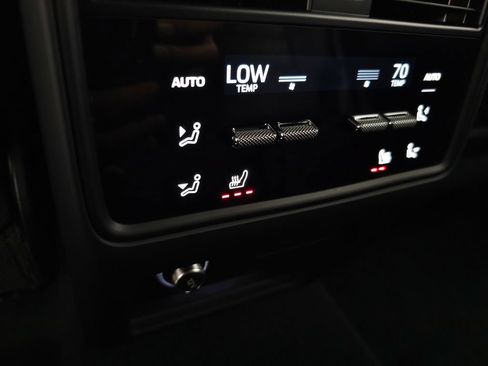 Used 2025 Porsche Cayenne GTS AWD/4WD image 41