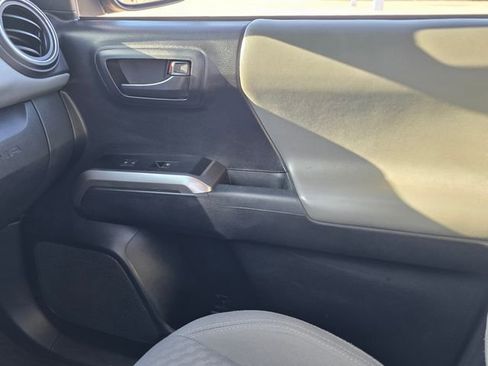 Used 2022 Toyota Tacoma SR5 RWD image 26
