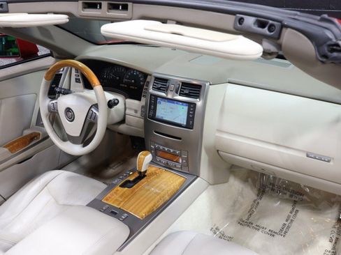 Used 2005 Cadillac XLR RWD image 40