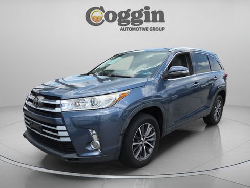 Used 2017 Toyota Highlander XLE FWD image 1