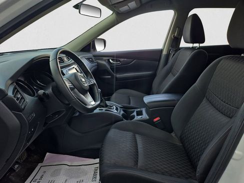 Used 2018 Nissan Rogue SV w/ Premium Package image 10