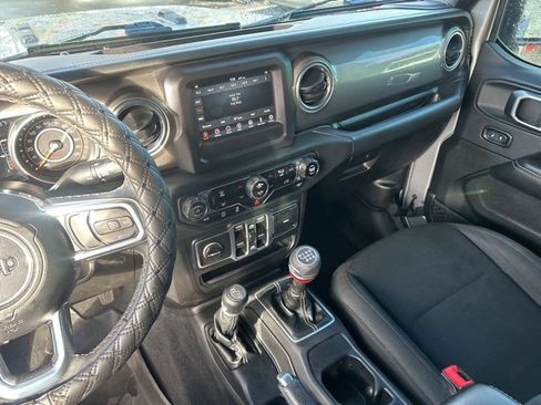 Used 2018 Jeep Wrangler Unlimited Sahara image 28
