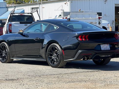 Used 2025 Ford Mustang Coupe image 6