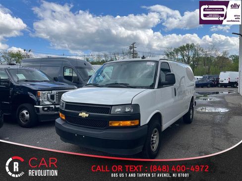 Used 2023 Chevrolet Express 3500 w/ Driver Convenience Package RWD image 3