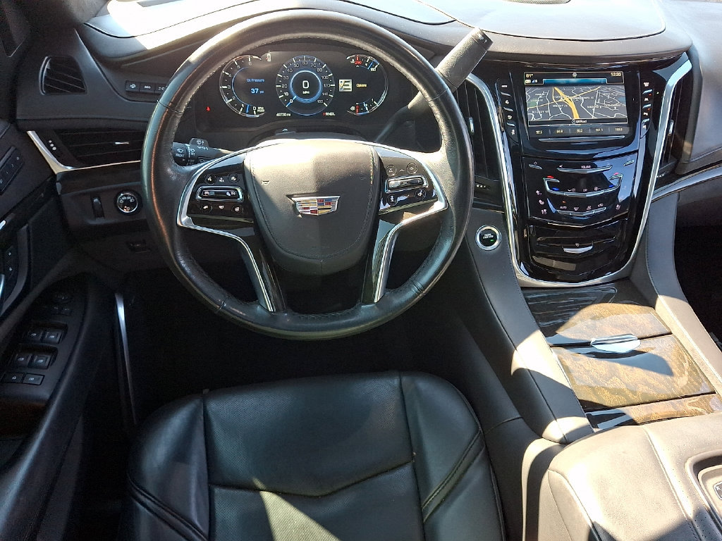 Used 2020 Cadillac Escalade Platinum RWD image 11