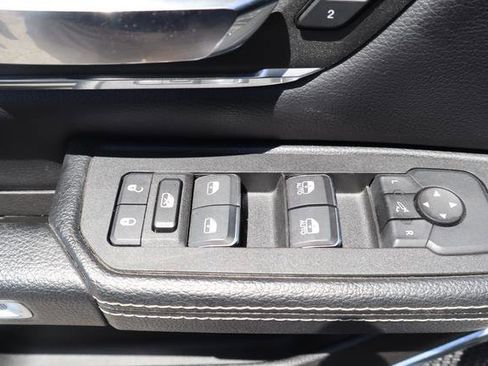 Used 2025 RAM 1500 Laramie AWD/4WD image 18