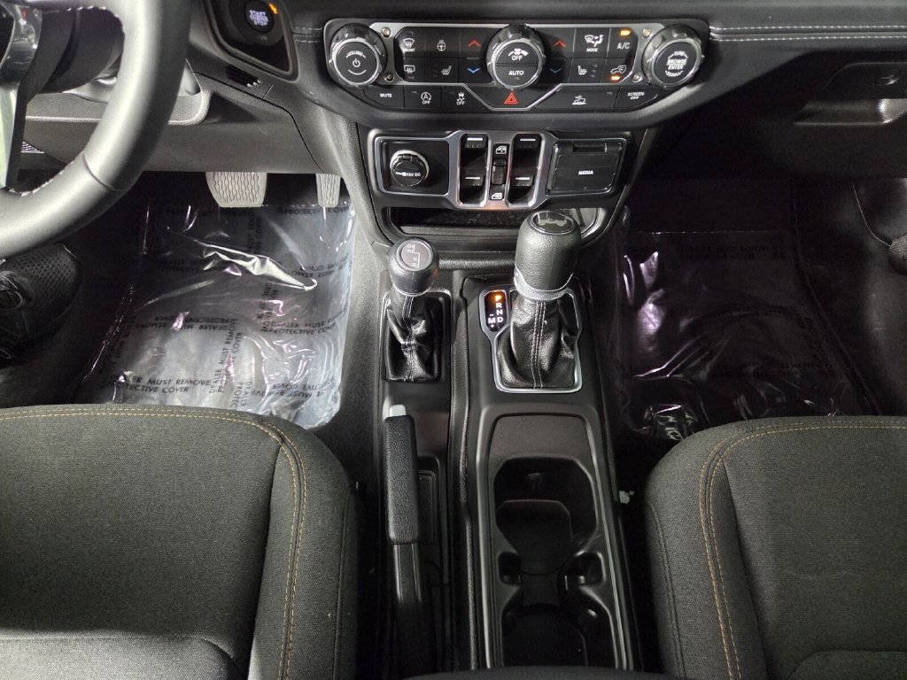 Used 2026 Jeep Wrangler Unlimited Sahara AWD/4WD image 12