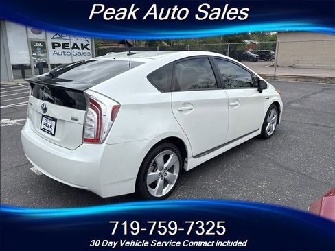 Used 2015 Toyota Prius Five w/ Advanced Technology Package FWD image 8