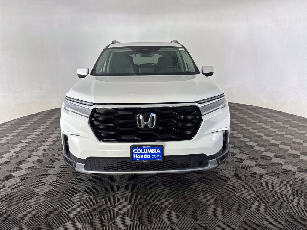 Certified 2025 Honda Pilot Touring image 3