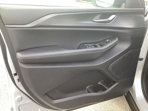 New 2025 Jeep Grand Cherokee Laredo w/ Luxury Tech Group I image 13