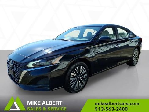 Used 2025 Nissan Altima 2.5 SV image 3