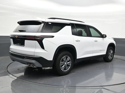 Used 2026 Chevrolet Traverse LT FWD image 5