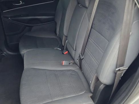Used 2019 Kia Sorento L FWD image 13