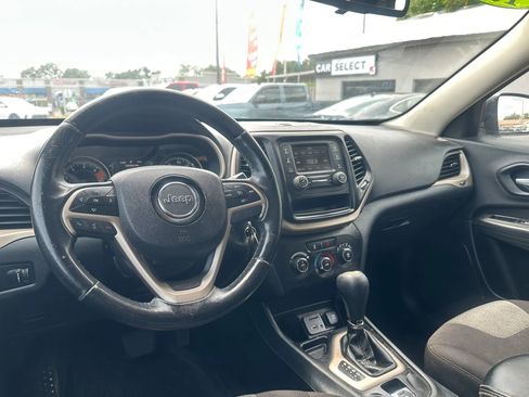 Used 2016 Jeep Cherokee Sport FWD image 15
