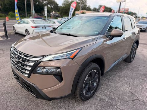 Used 2025 Nissan Rogue SV AWD/4WD image 2