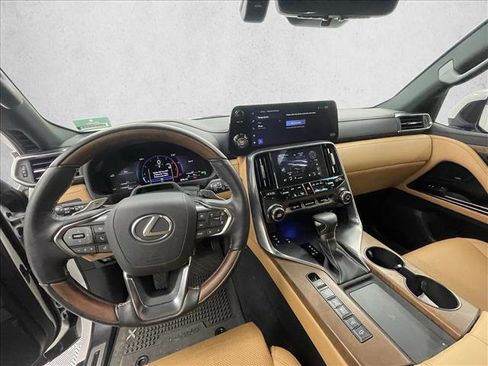 Used 2025 Lexus LX 600 4WD w/ Accessory Package (Z1) image 17
