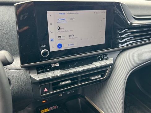 Used 2025 Toyota Camry SE w/ Convenience Package image 19