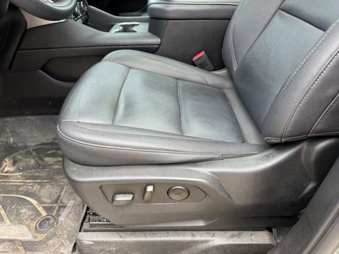 Used 2023 Chevrolet Tahoe Z71 w/ Luxury Package AWD/4WD image 22