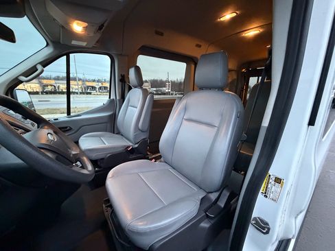 Used 2018 Ford Transit 150 XL image 18