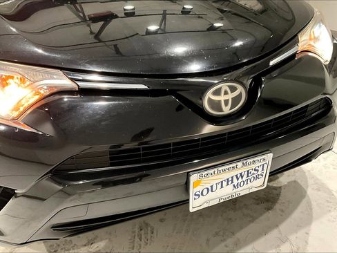 Used 2017 Toyota RAV4 LE AWD/4WD image 32