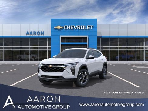 Used 2026 Chevrolet Trax LT w/ Driver Confidence Package FWD image 1
