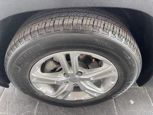 Used 2023 GMC Terrain SLE w/ Driver Convenience Package image 9