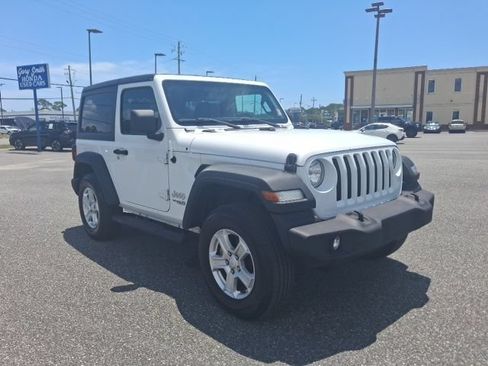 Used 2019 Jeep Wrangler Sport AWD/4WD image 2