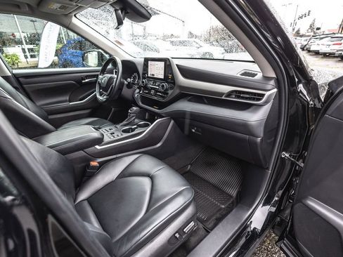 Used 2023 Toyota Highlander XLE AWD/4WD image 30