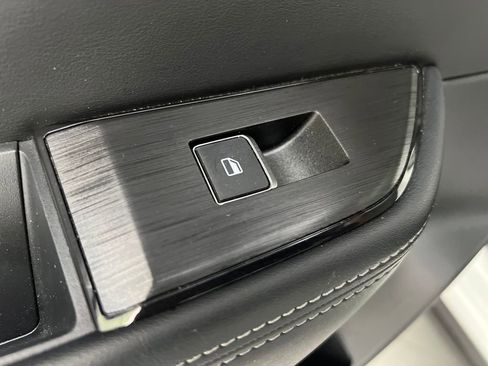 Used 2025 Nissan Rogue SL w/ Tech Package FWD image 16