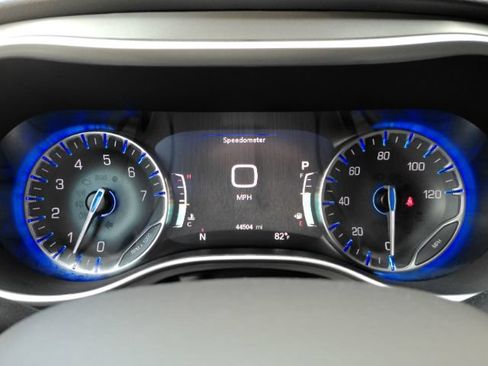 Used 2025 Chrysler Pacifica Select FWD image 45
