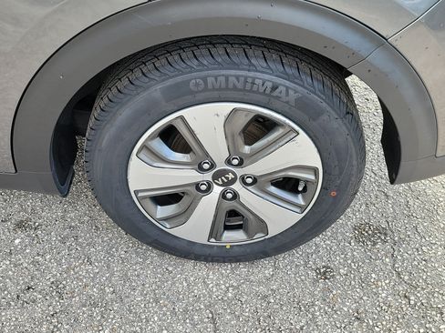 Used 2018 Kia Niro LX FWD image 38
