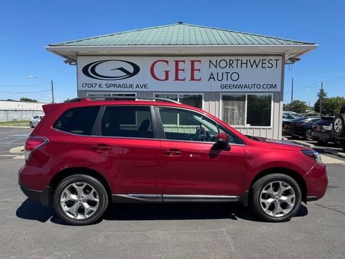 Used 2018 Subaru Forester 2.5i Touring AWD/4WD image 2