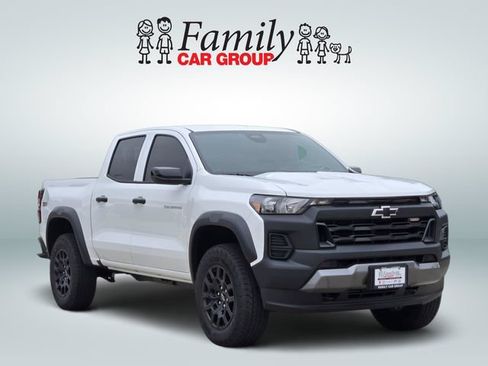 Used 2026 Chevrolet Colorado Trail Boss AWD/4WD image 2