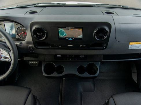 Used 2024 Mercedes-Benz Sprinter 3500 image 23