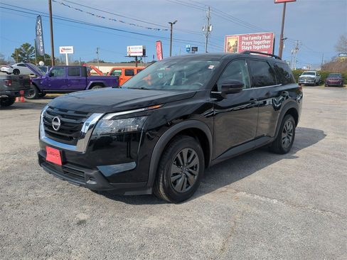 Used 2024 Nissan Pathfinder SV image 7