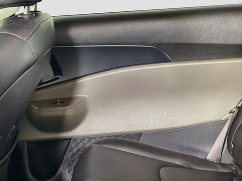 Used 2025 Kia Carnival FWD image 25
