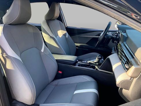 Used 2025 Toyota Camry SE FWD image 9