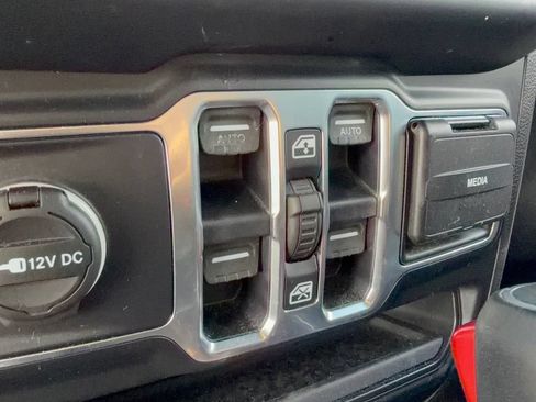 Used 2019 Jeep Wrangler Unlimited Sahara AWD/4WD image 20