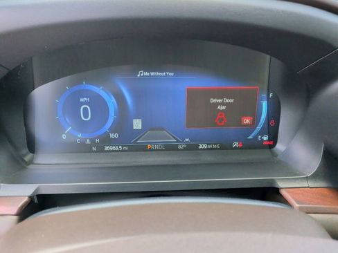 Used 2024 Ford Explorer King Ranch w/ Technology Package RWD image 21