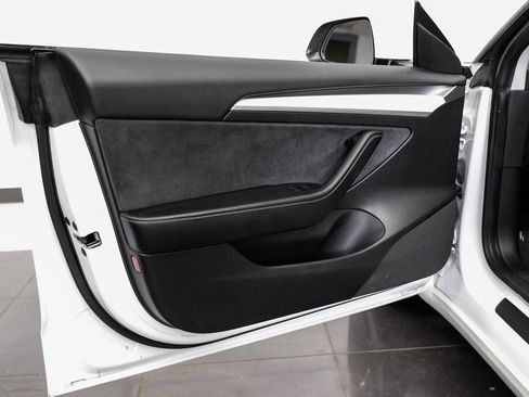 Used 2023 Tesla Model 3 Standard Range image 39