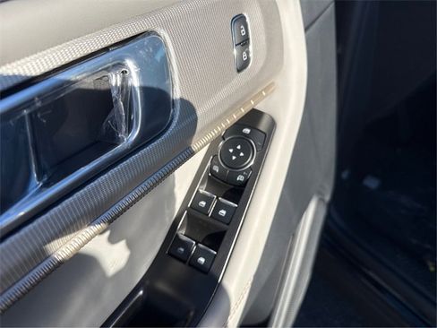 New 2026 Ford Explorer Active w/ Active Comfort Package image 25