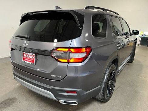 Used 2024 Honda Pilot Touring image 3
