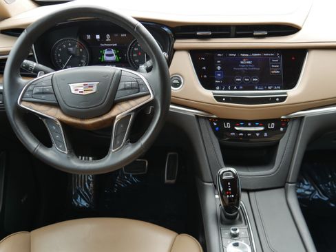 Used 2023 Cadillac XT5 Sportv w/ Platinum Package AWD/4WD image 17