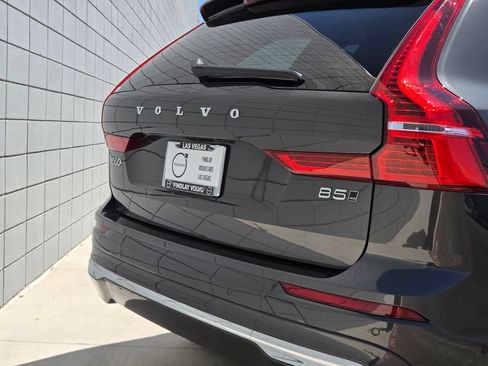 Used 2023 Volvo XC60 B5 Ultimate AWD/4WD image 11