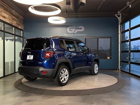 Used 2018 Jeep Renegade Latitude AWD/4WD image 3