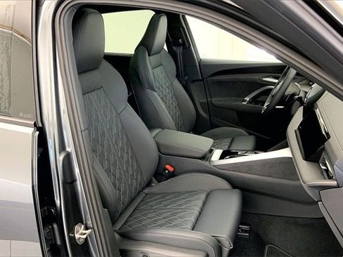 New 2025 Audi SQ5 Premium Plus image 9